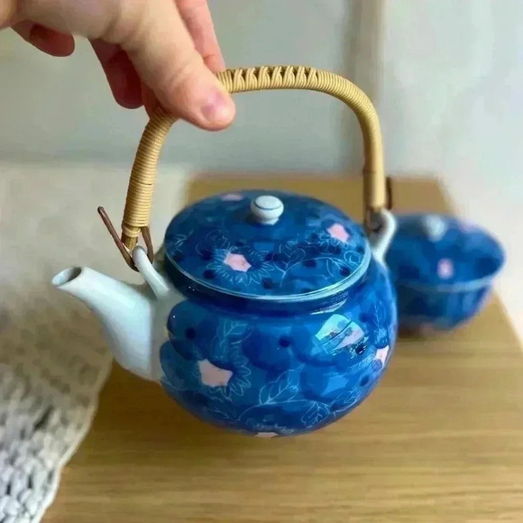 Japanese Tea Set with 2 tea cups & teapot blue floral ceramic porcelain - Picture 1 of 9